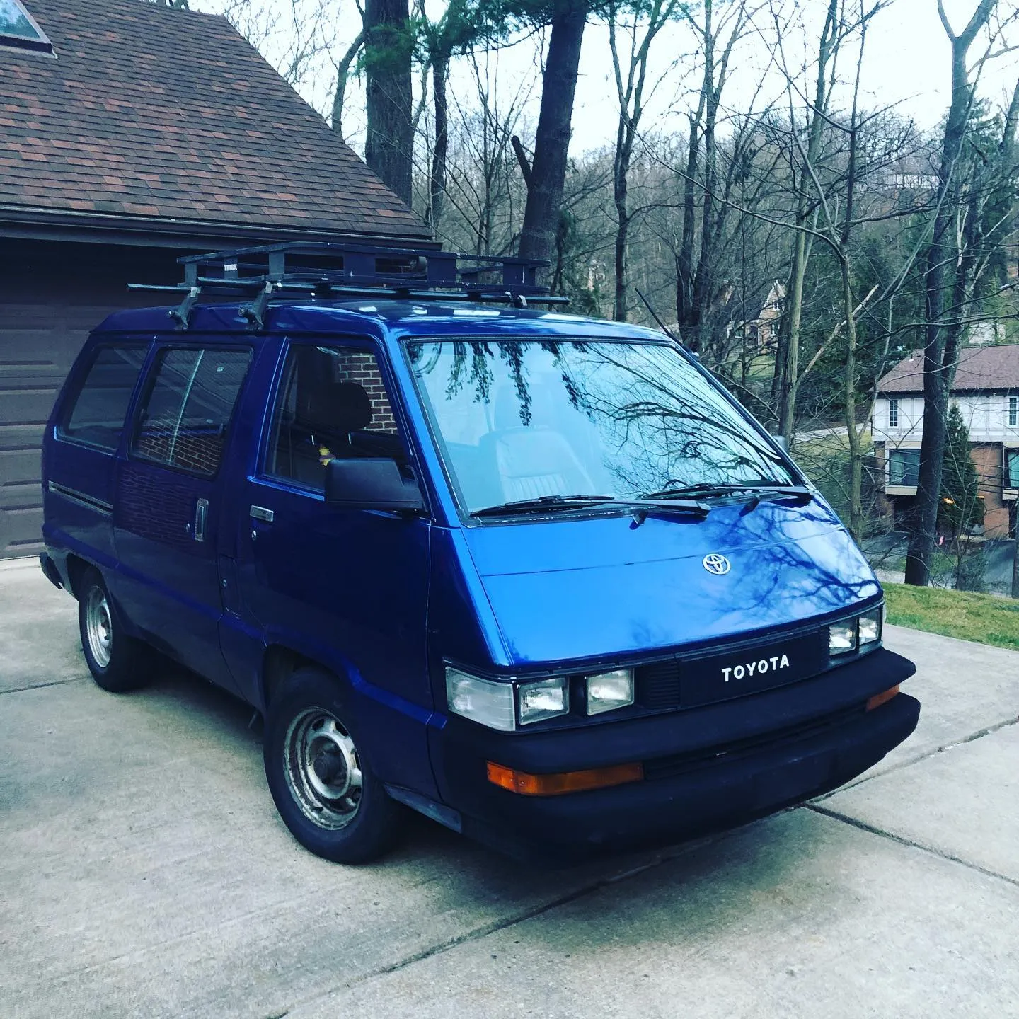 86 Toyota Van ready for work @toyotavans